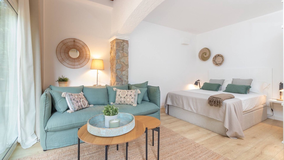 Can Carbonell Apartment | Apartment 'Bacom House' with garden in the forest