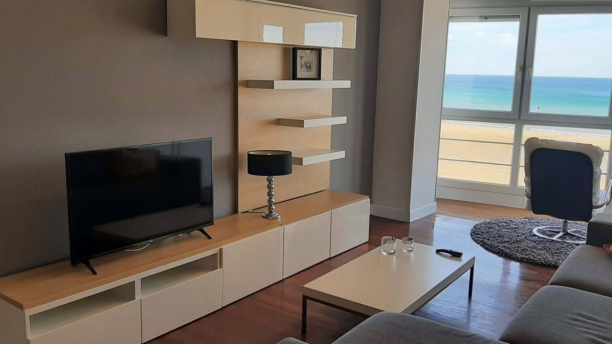 Zarautz Apartment | Apartment Bañeru 3 - Fisrt line beach, city centre accommodation by Egona