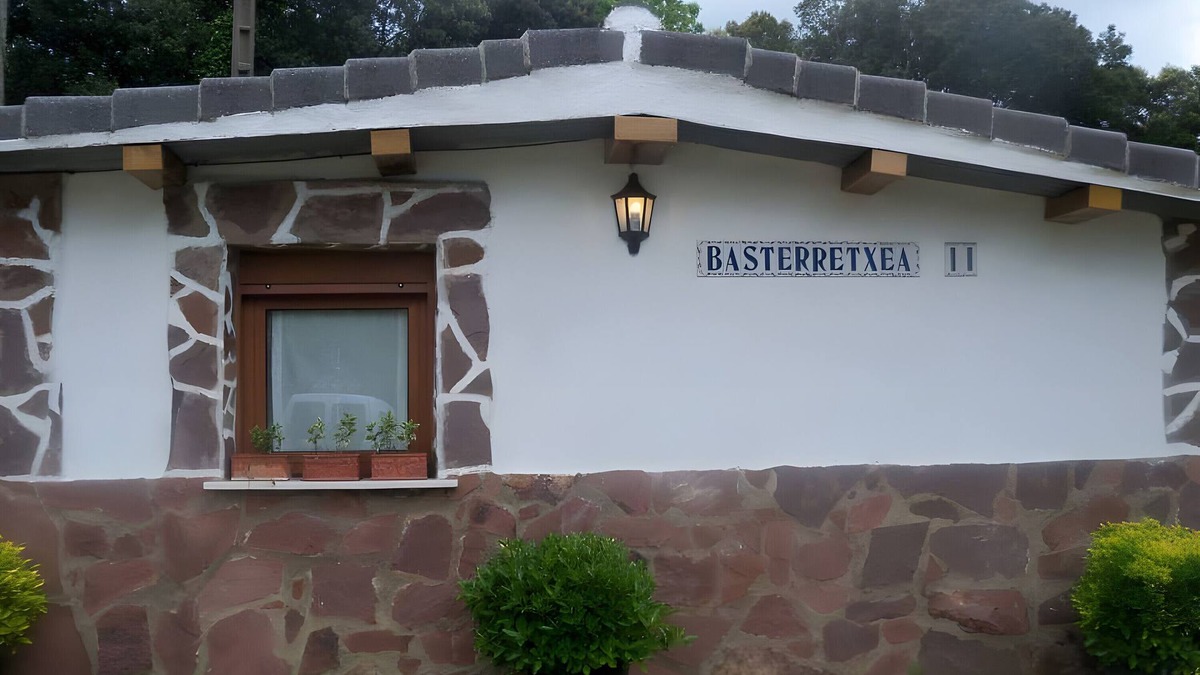 Anotz Apartment | Apartment 'Basterretxea II' with Mountain Views, Private Terrace and Wi-Fi