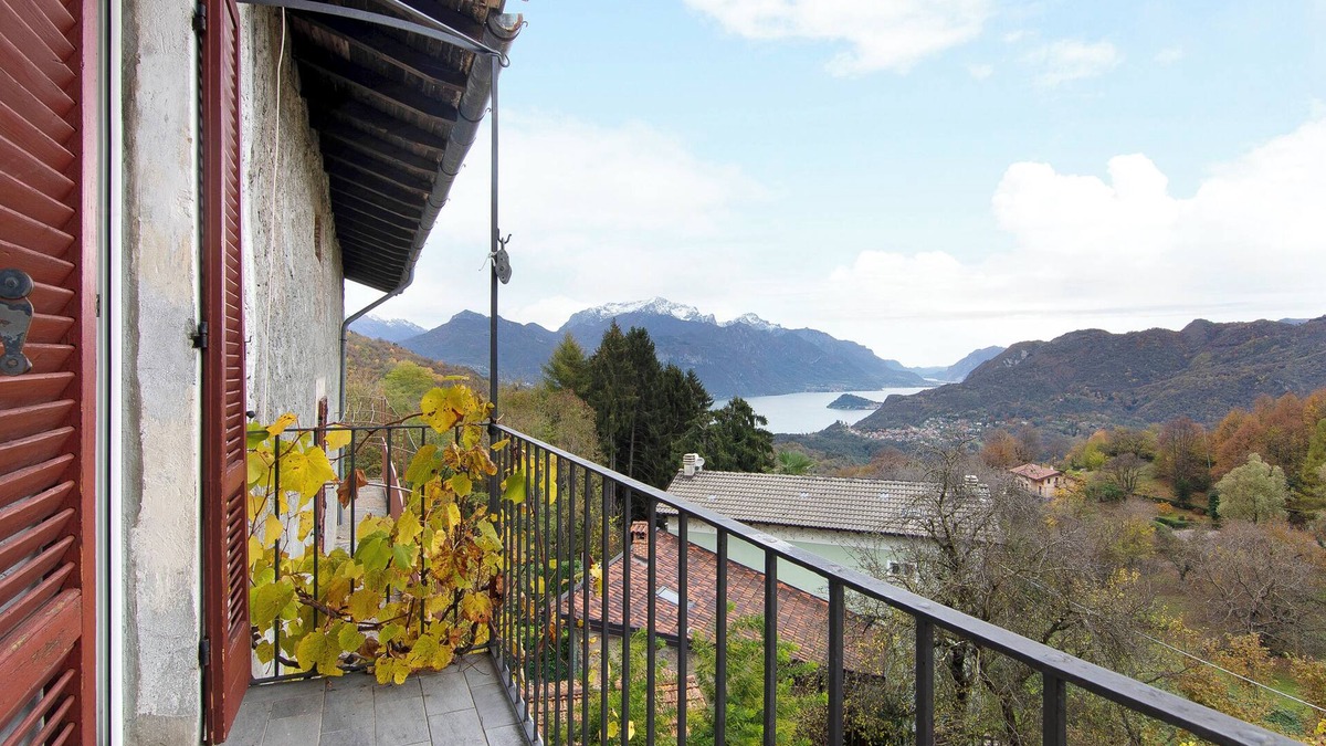 Naggio Apartment | Apartment 'Belcantone' with Lake View, Balcony and Wi-Fi
