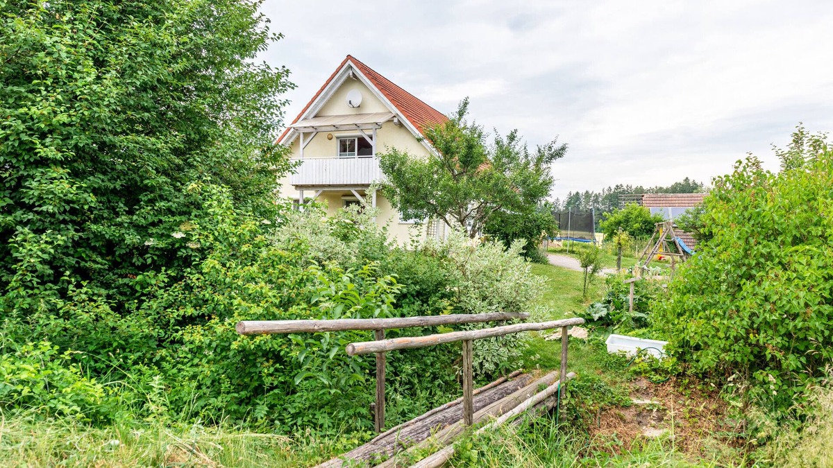 Owingen Apartment | Apartment 'Beutenmühle Straussenfarm Erdgeschoss' with Private Terrace and Shared Garden