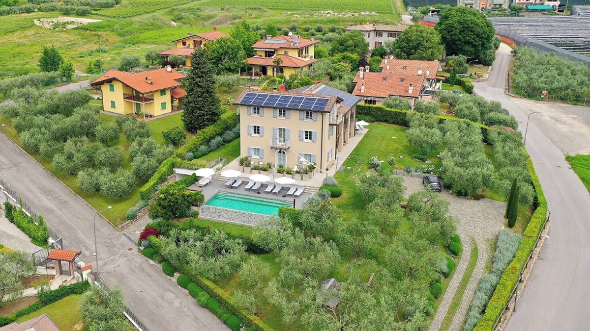 Affi Apartment | Apartment 'Biancaleo Folliage' with Shared Pool, Shared Garden and Wi-Fi