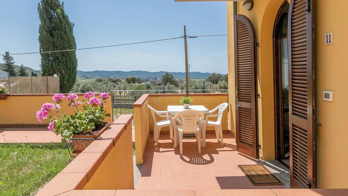 Suvereto Apartment | Apartment 'Bilocale Correggiolo' with Terrace, Shared Pool & Wi-Fi