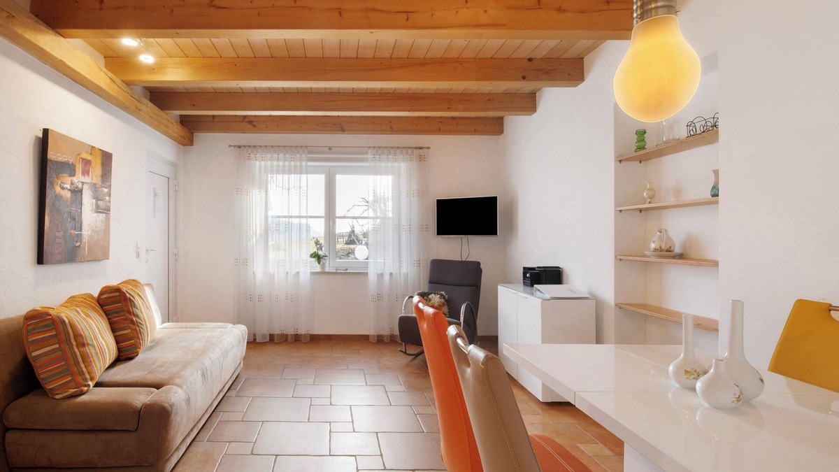 Mickhausen Apartment | Apartment 'Birkethof - Fernblick' with Mountain View, Private Terrace and Wi-Fi