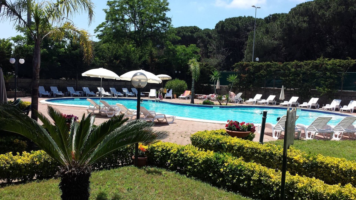 Pinetamare Apartment | APARTMENT (BLUE) IN VILLA WITH GARDEN