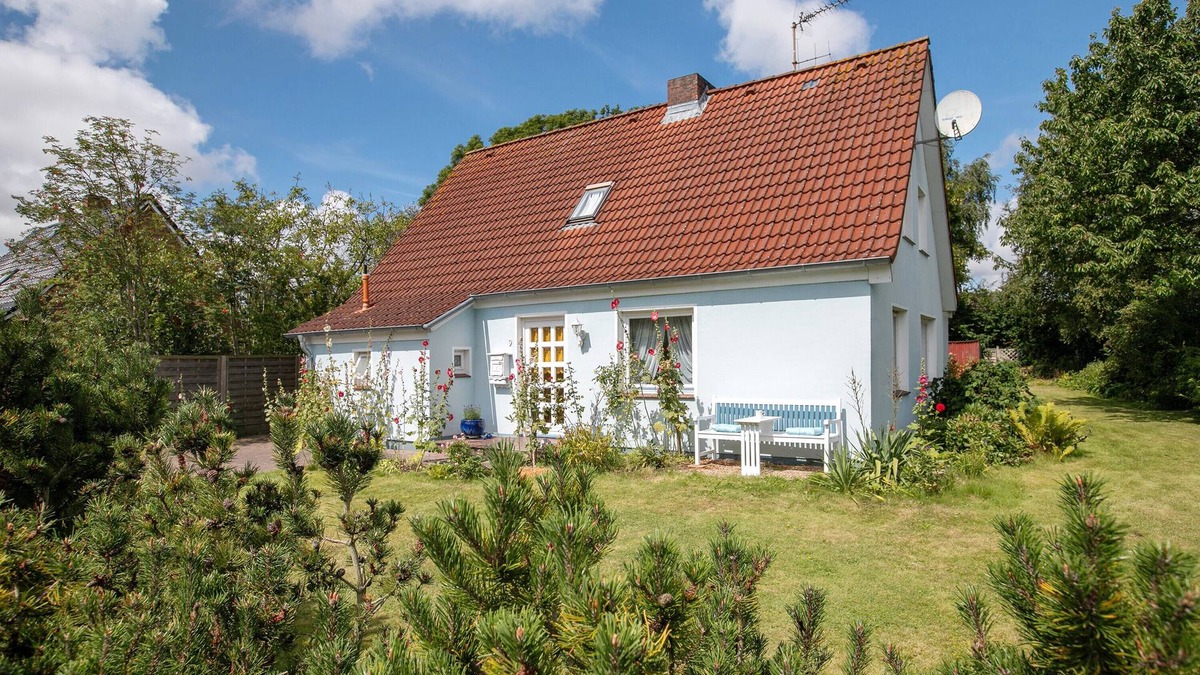 Wesselburen Apartment | Apartment 'Blue Cloud' with Shared Garden and Wi-Fi