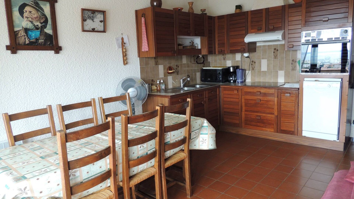 Bormes-Les-Mimosas Apartment | APARTMENT BORMES LES MIMOSAS-83 (sleeps 6)