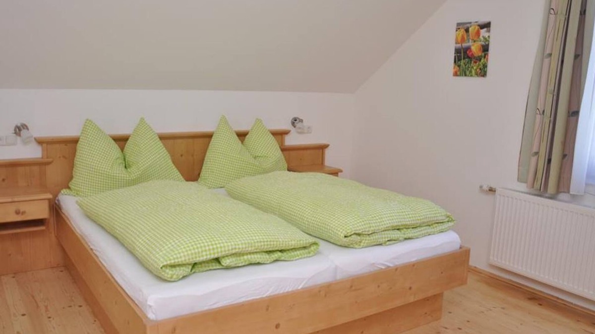 Rossleithen Apartment | Apartment Bosruck, separate toilet and bath/shower - Ferienhof Berger