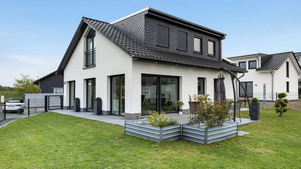 Sassenburg Apartment | Apartment 'Bresser Bernsteinsee' with Private Terrace, Private Garden and Wi-Fi