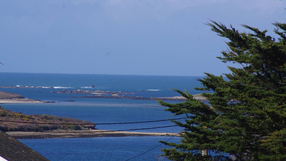 L'Aber Vrac'h Apartment | Apartment bright and quiet , whith a sea view .
