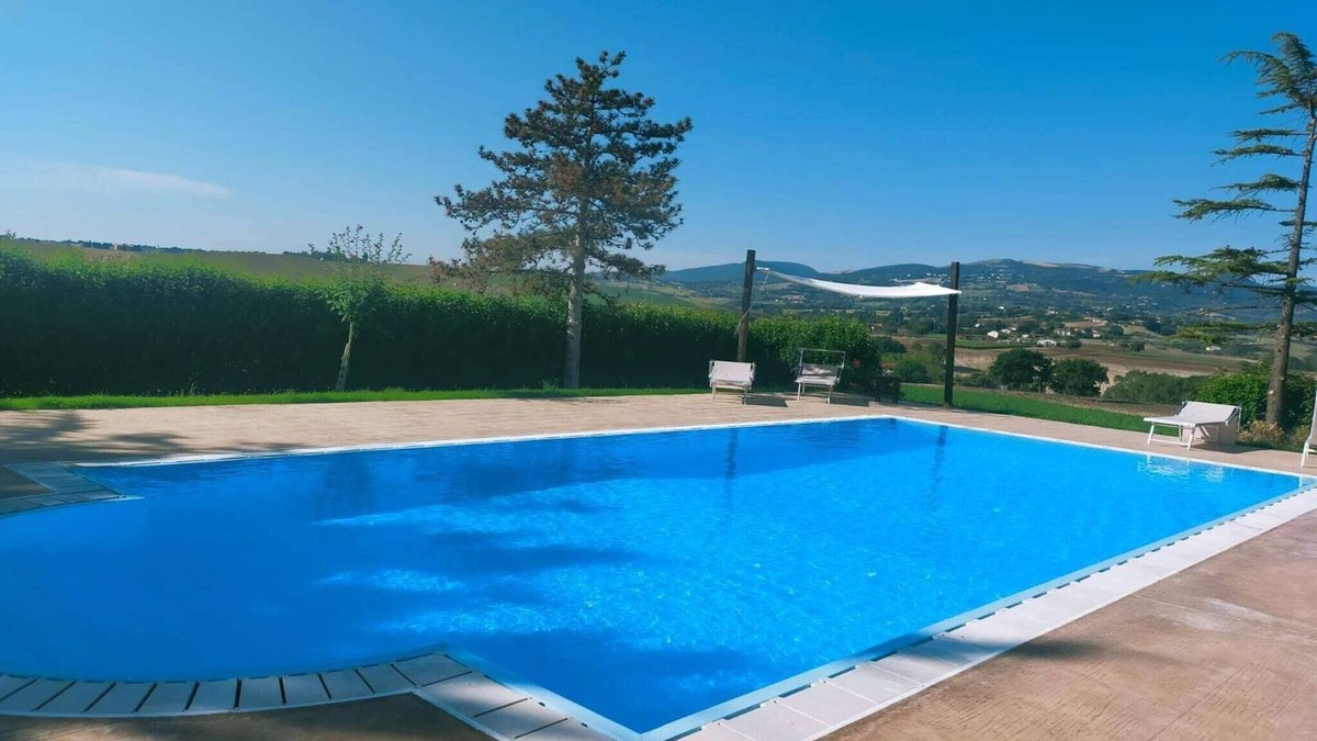 Cingoli Villa | Apartment by Lake with Garden Views