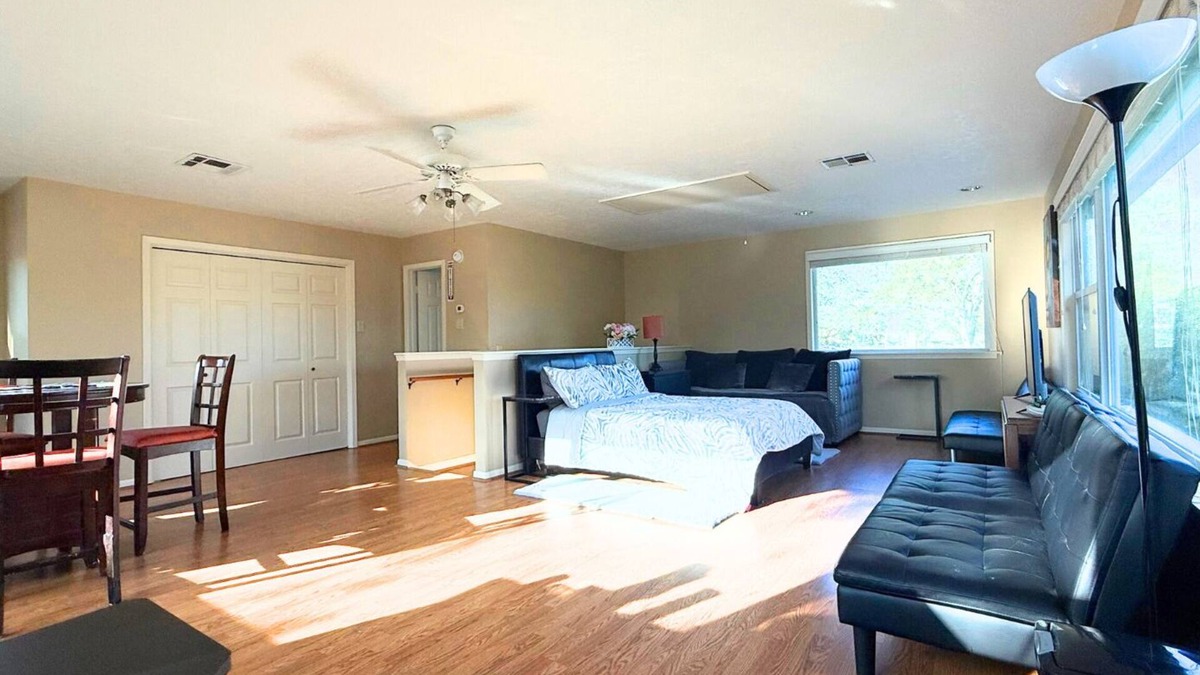 Clear Lake City Apartment | Apartment C at The Cozy Loft