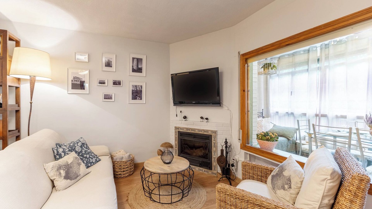 Pelayos de la Presa Apartment | Apartment 'Cumbre Escondida' with Shared Pool, Shared Garden and Wi-Fi