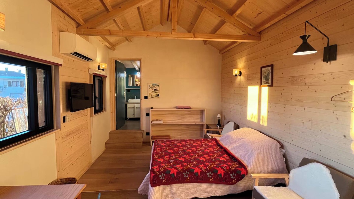 Marcellaz-Albanais Apartment | Apartment 'Cabane' with Wi-Fi and Air Conditioning