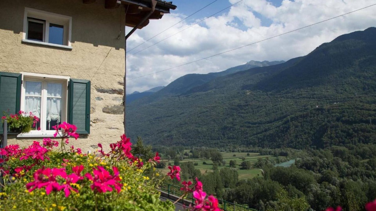 Teglio Apartment | Apartment "Ca' La Vedescia Mansarda Beli Miri" with Mountain View, Terrace & Wi-Fi