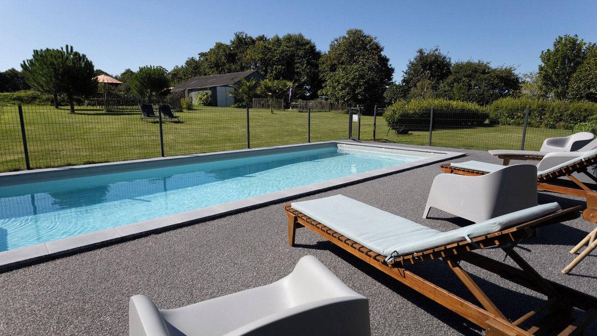 Clohars-Fouesnant Apartment | Apartment 'Calme Campagne Piscine' with Shared Pool, Shared Garden and Wi-Fi