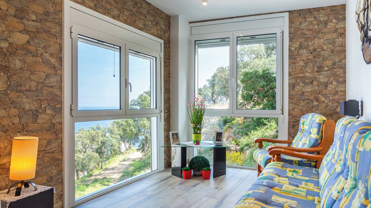 Salionc Apartment | Apartment 'Cala Salions' with Sea View, Shared Garden and Wi-Fi