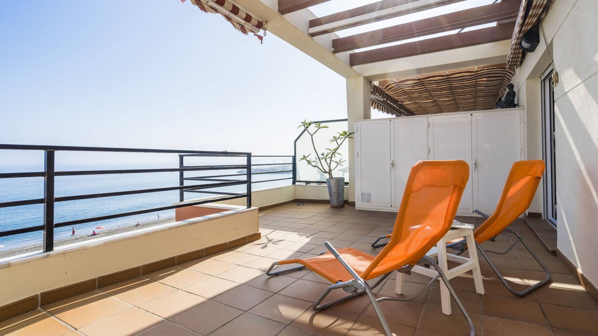 Caleta de Velez Apartment | APARTMENT CALETA DE VÉLEZ, ALGARROBO, TORRE DEL MAR First line of beach