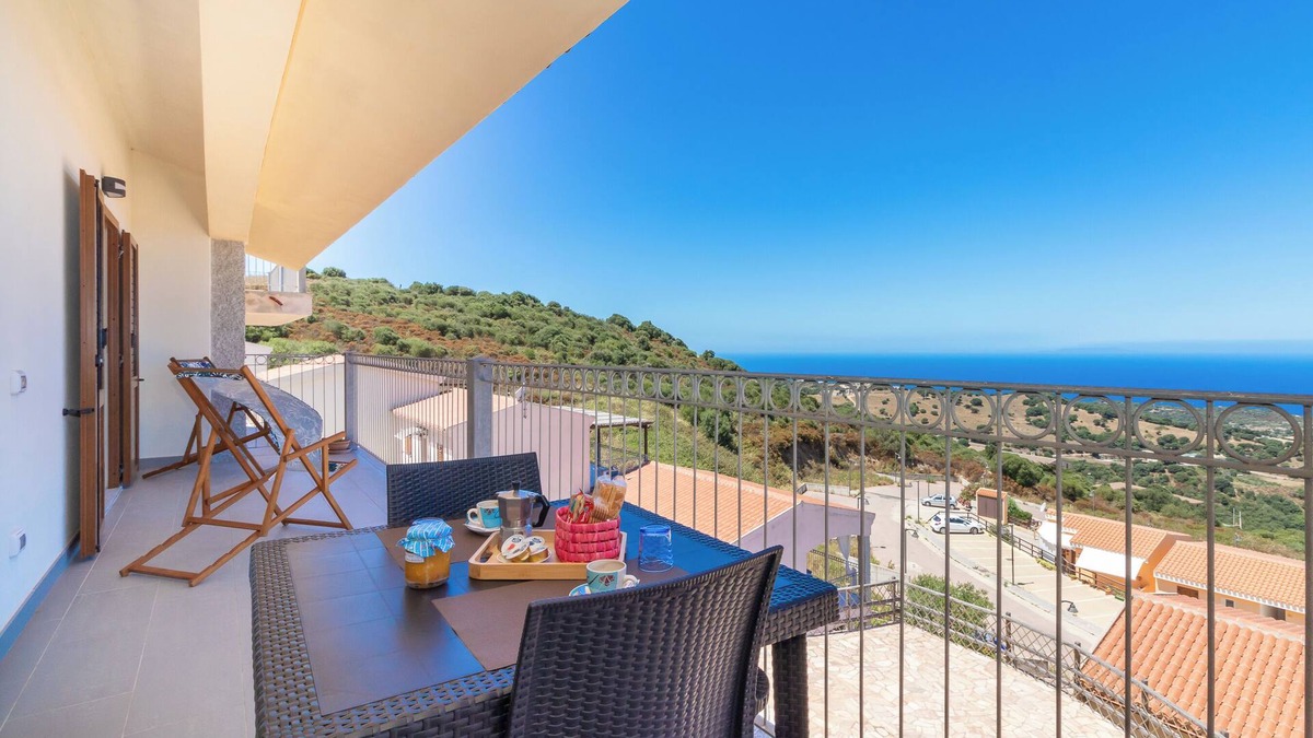 Trinita d'Agultu Apartment | Apartment Carolina House Near the Beach with Sea View, A/C, Wi-Fi, Terrace & Balcony
