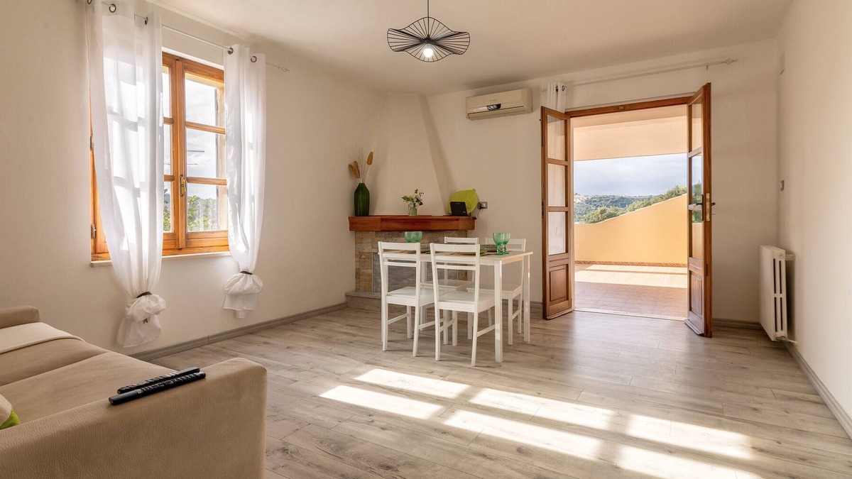 Codrongianos House | Apartment 'Casa Belvedere' with Private Terrace, Wi-Fi and Air Conditioning