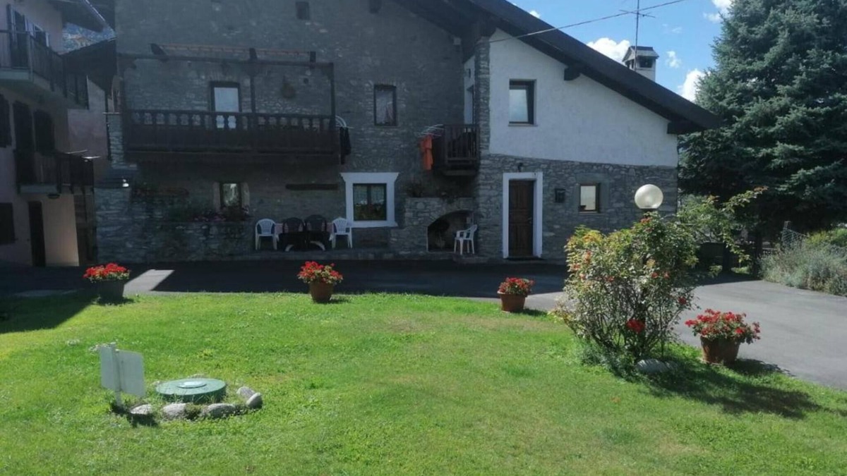 Pila Apartment | Apartment 'Casa D' Antan Gressan' with Mountain View, Private Garden and Balcony