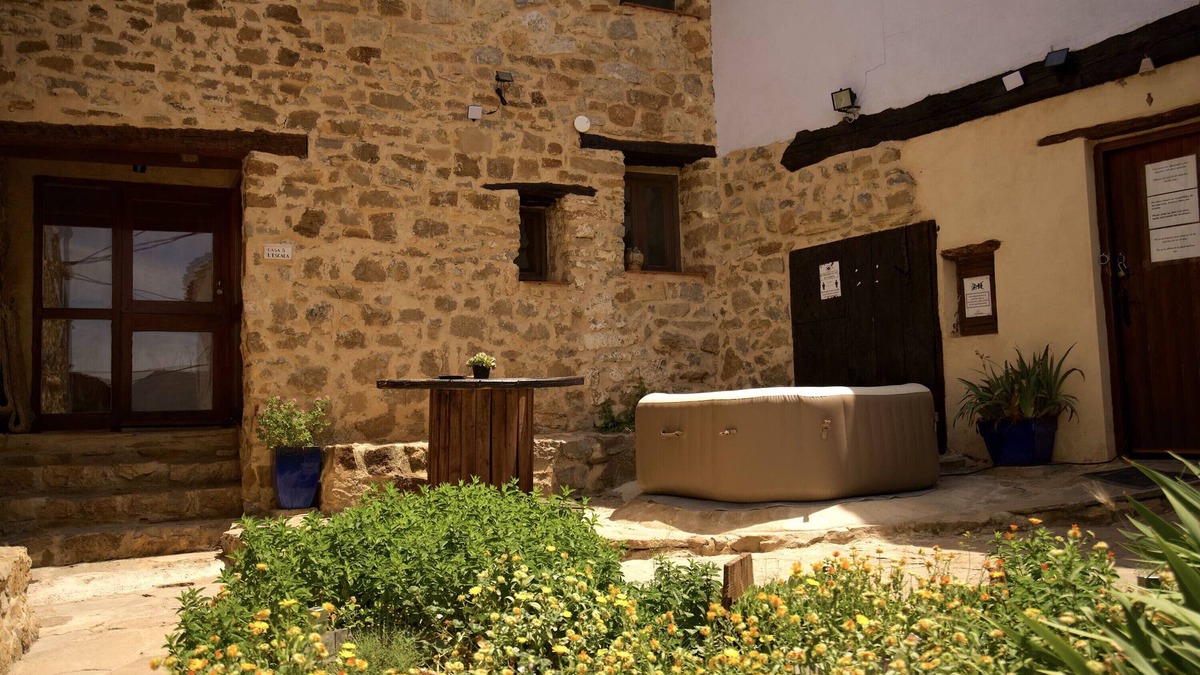 La Cuevarruz Apartment | Apartment "Casa de los Sueños - Escala" with Shared Terrace, Wi-Fi & A/C