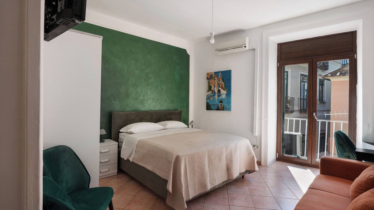 Rione Duomo Apartment | Apartment 'Casa Francy' with Balcony, Wi-Fi and Air Conditioning