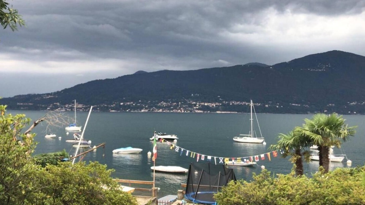 Laveno Apartment | Apartment "Casa Chia Lago Maggiore" close to the Lake with Playground & Wi-Fi