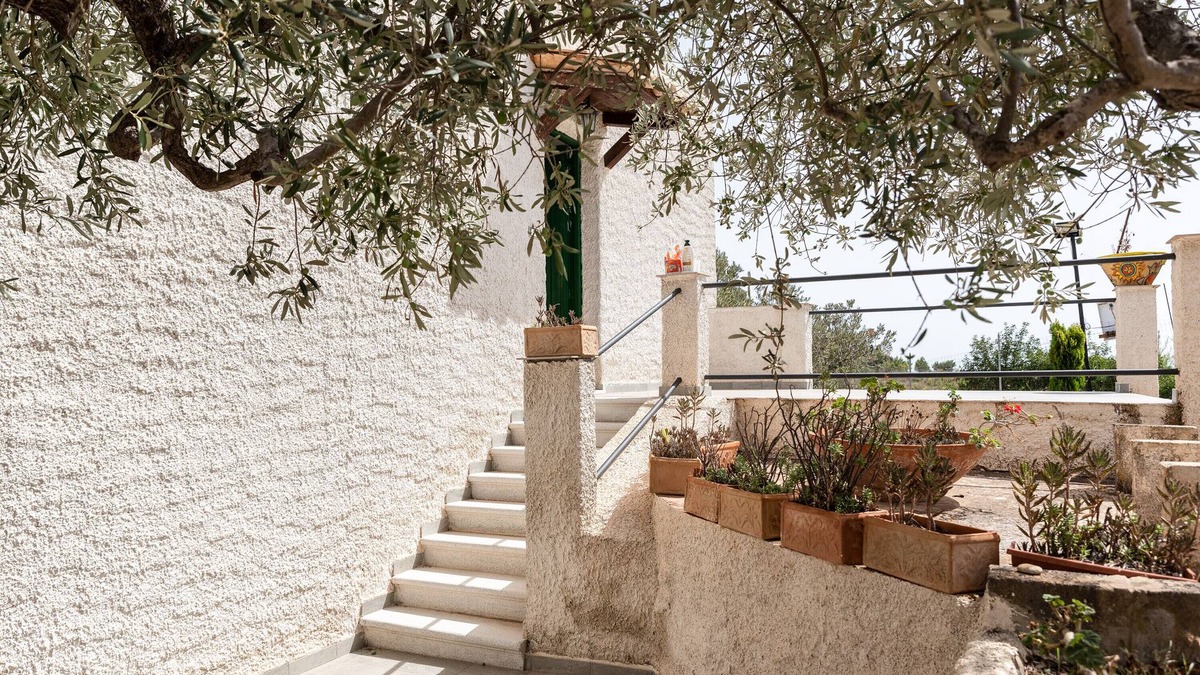 Licata Apartment | Apartment 'Casa Leonardo' with Shared Terrace, Private Garden and Air Conditioning