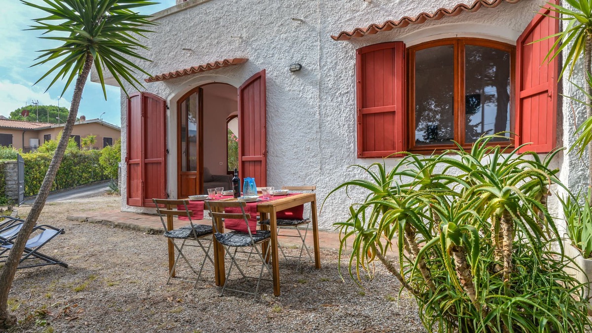 Cavo Apartment | Apartment 'Casa Palmaiola' with Sea View, Private Garden and Wi-Fi