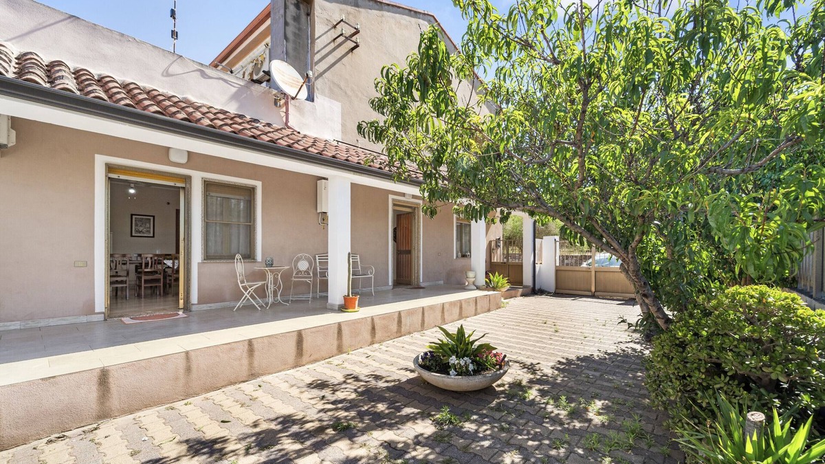 Carbonia Apartment | Apartment 'Casa Regina' with Private Terrace, Wi-Fi and Air Conditioning