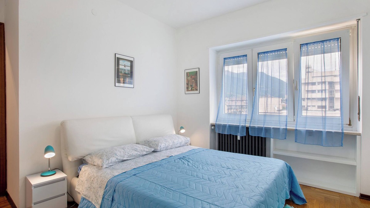 Aosta Apartment | Apartment 'Casa Rosa' with Mountain View and Balcony