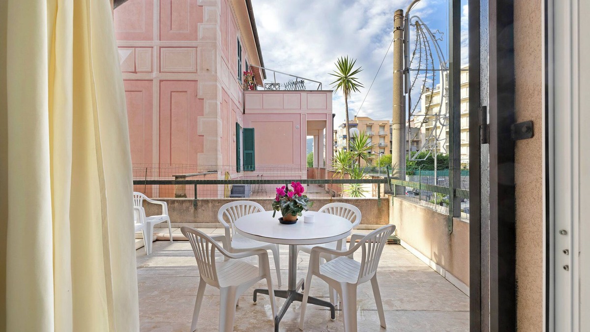 Loano Apartment | Apartment 'Casa Rosa' with Private Terrace and Wi-Fi