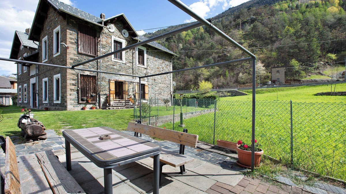 Runaz Apartment | Apartment 'Casa Tua - Avise' with Mountain View, Private Terrace and Wi-Fi