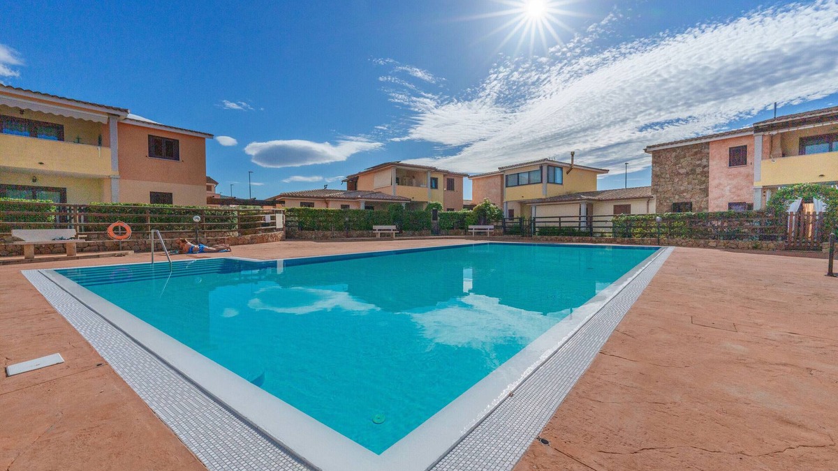 Murta Maria Apartment | Apartment 'Casa Vacanze Uva' with Shared Pool, Private Terrace and Air Conditioning