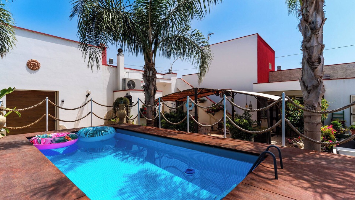 Giuggianello Apartment | Apartment 'Casa Venere Luxury' with Shared Pool, Wi-Fi and Air Conditioning