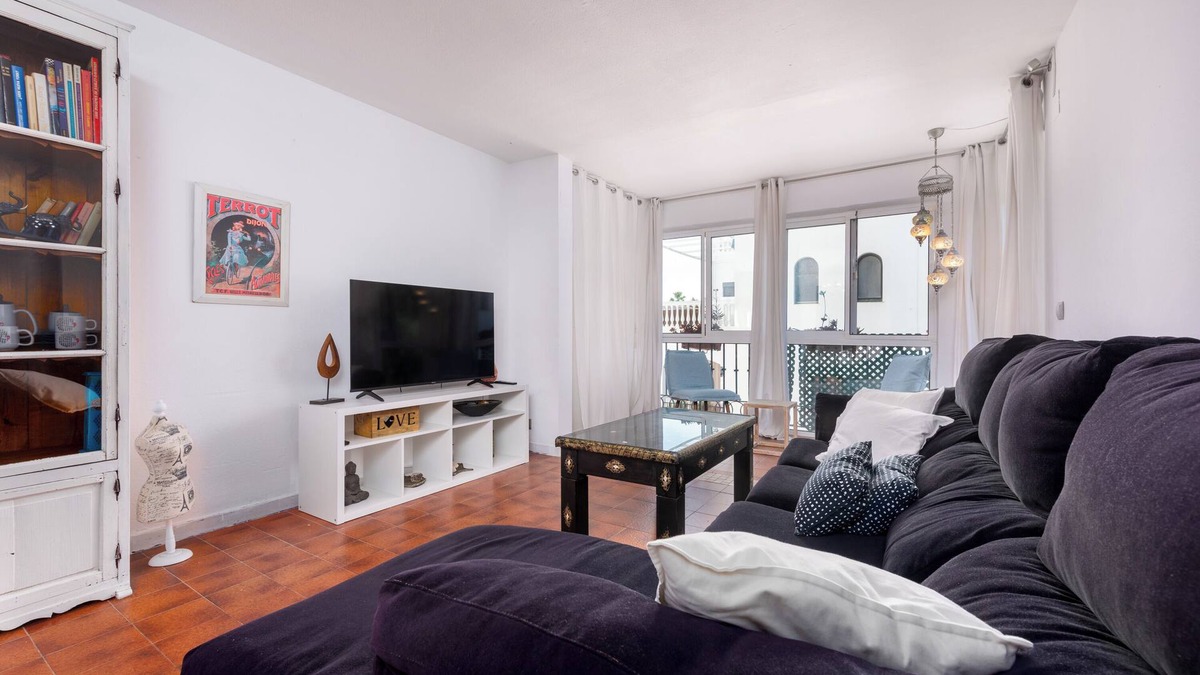 Castillo de Sabinillas Apartment | Apartment 'Cigala' with Private Terrace and Wi-Fi