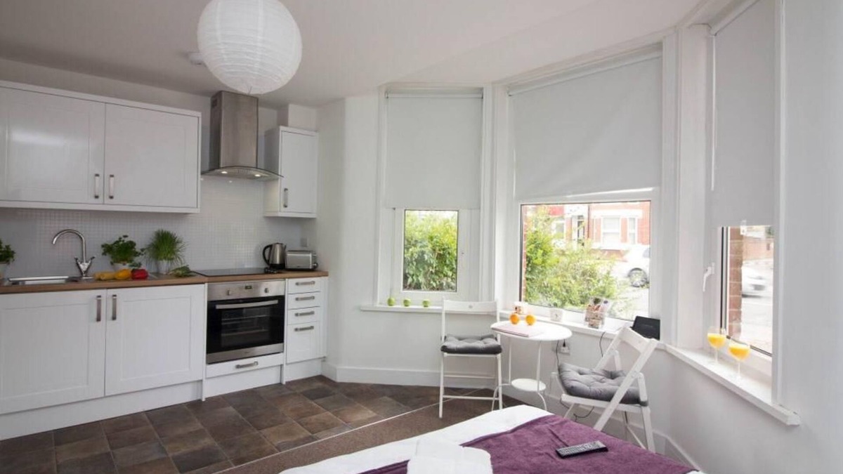 Eastleigh Apartment | Apartment close to Airport & transport links (1GF)