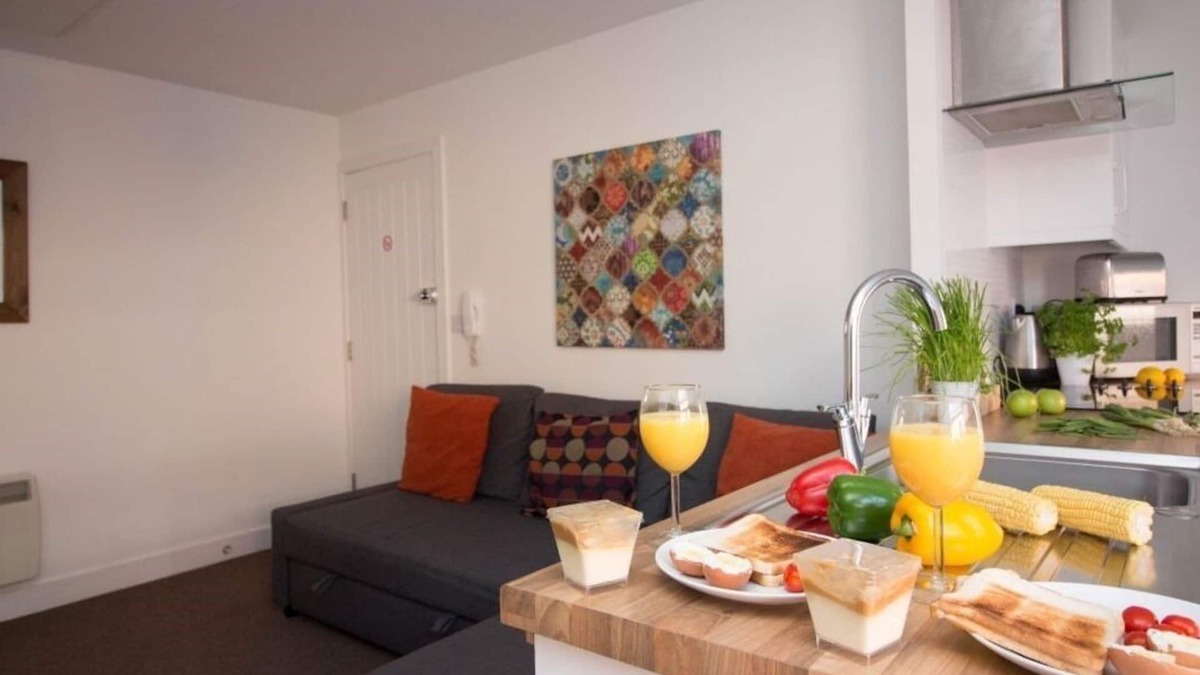 Eastleigh Apartment | Apartment close to Airport and transport links (4)