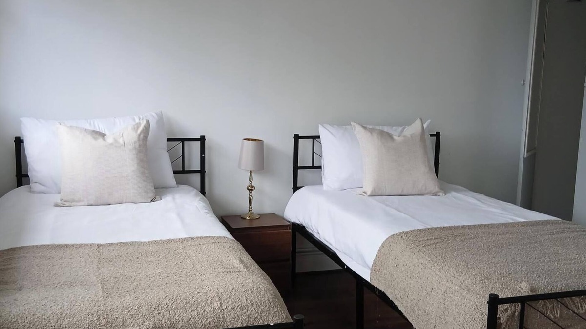 Glyndon Apartment | Apartment close to train station