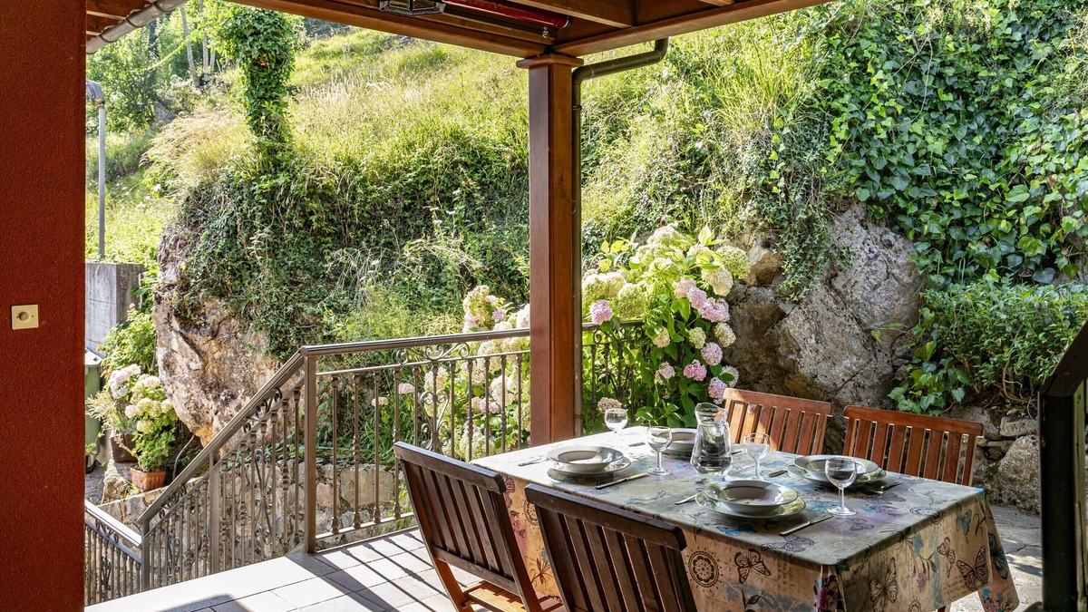 Llenin Apartment | Apartment 'Comeya' with Mountain View, Private Terrace and Wi-Fi