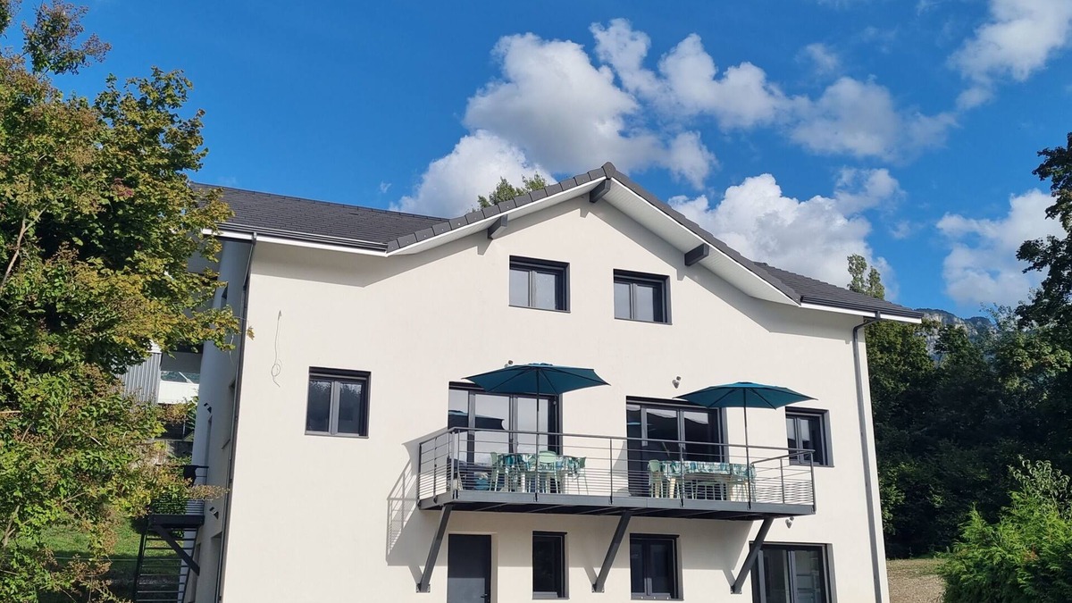 Aix-les-Bains Apartment | Apartment-Comfort-Ensuite with Shower-Appartement T5 Bât. A
