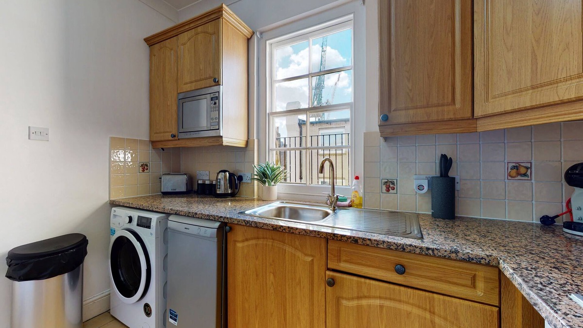Mayfair Apartment | Apartment-Comfort-Private Bathroom-Balcony