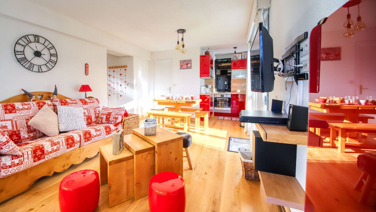 Le Praz de Lys Apartment | Apartment 'Comte Rouge' with Mountain View, Private Terrace and Air Conditioning