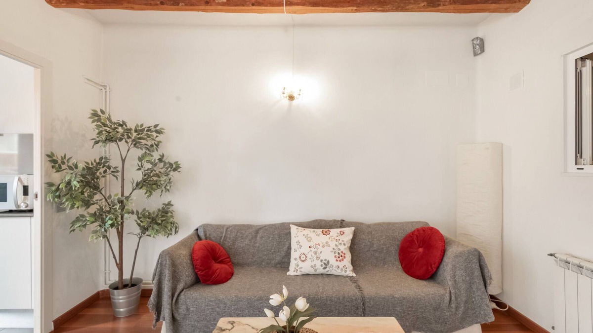 Passeig i Rodalia Apartment | Apartment 'Cozy Centre Manresa' with Private Terrace, Wi-Fi and Air Conditioning