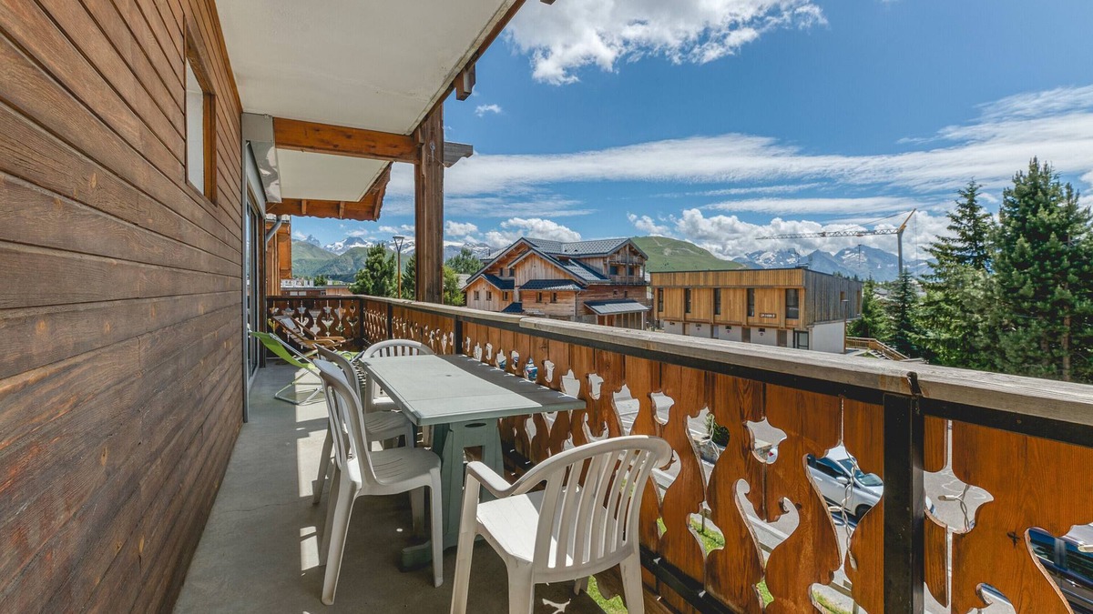 Jeux Apartment | Apartment 'Crocus 4-5 55m2' with Balcony and Wi-Fi
