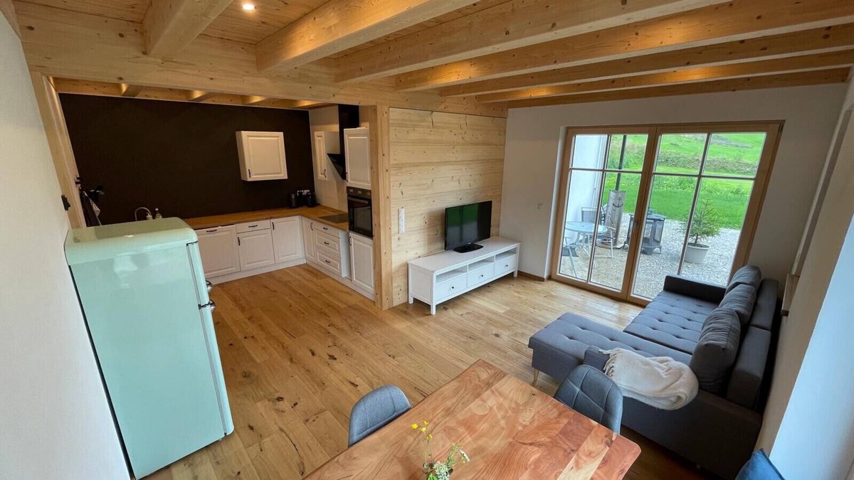 Friesenried Apartment | Apartment 'dahoimelig' with mountain view, private terrace and Wi-Fi