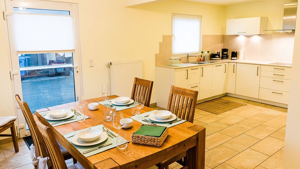 Neustraburg House | Apartment at the old forester's lodge