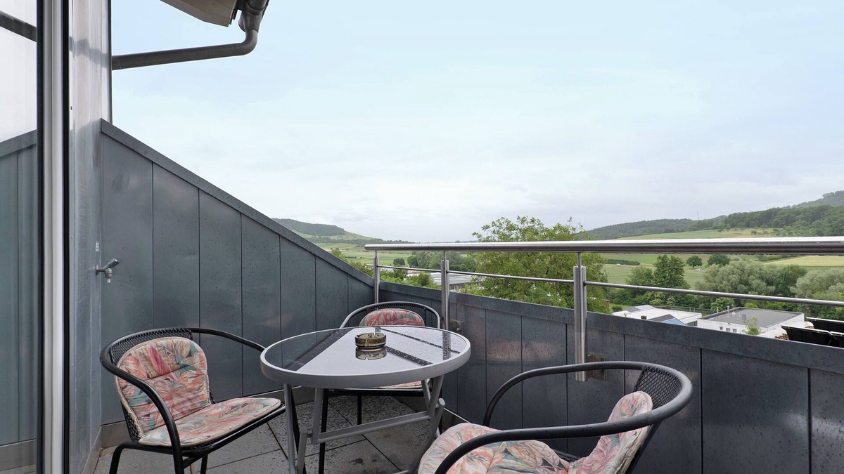 Gundelbach Apartment | Apartment 'Riesling' with Shared Garden, Balcony and Wi-Fi