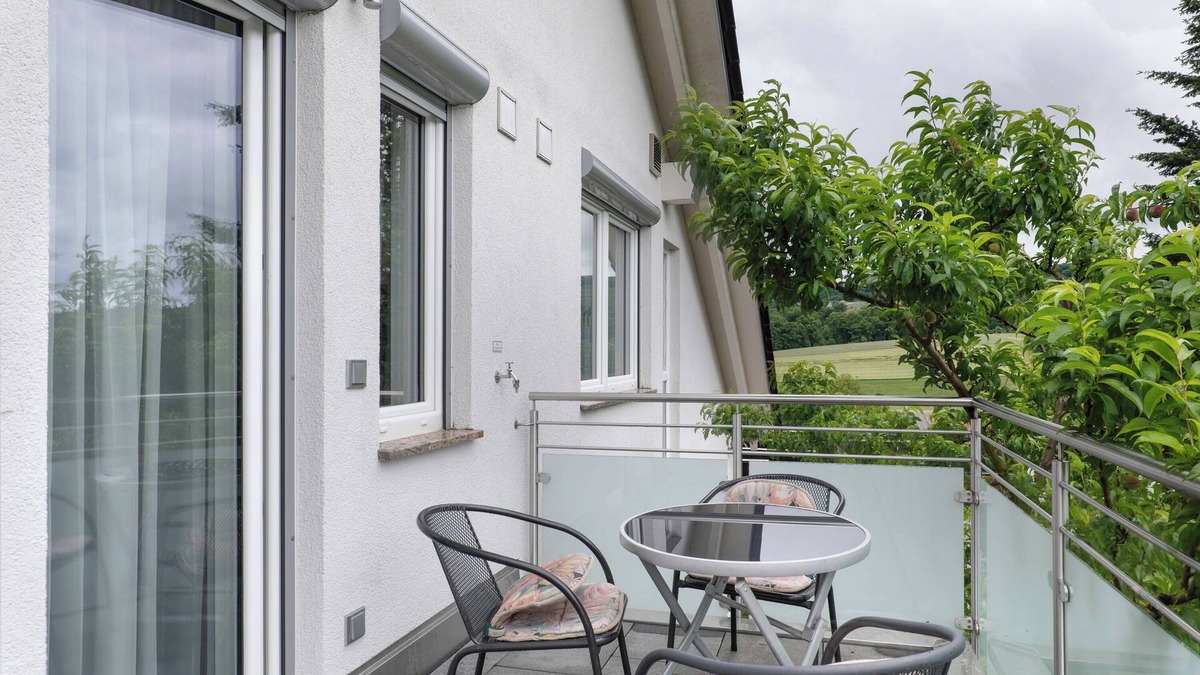 Gundelbach Apartment | Apartment 'Trollinger' with Shared Garden, Balcony and Wi-Fi